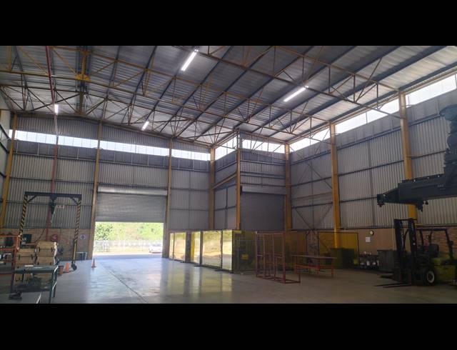 2,000M² WAREHOUSE TO LET IN BRIARDENE
